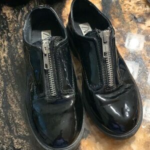 Zara girls zip black patent shoes size 30